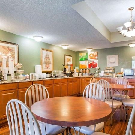 Quality Inn & Suites Ridgeland Bagian luar foto