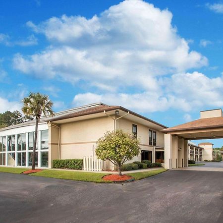 Quality Inn & Suites Ridgeland Bagian luar foto