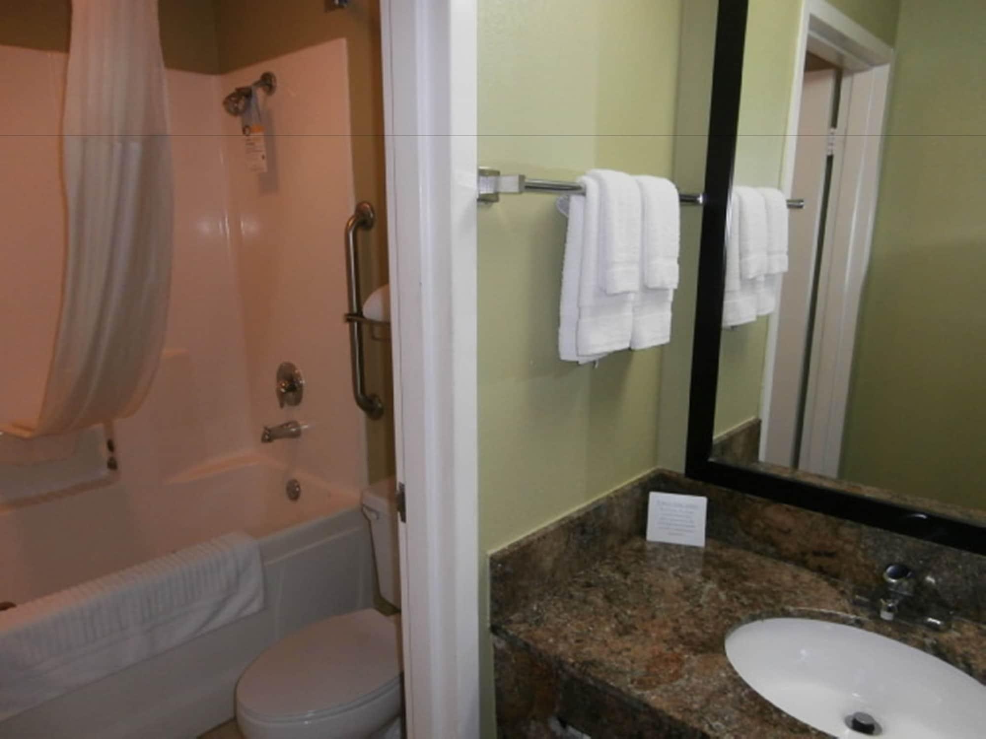 Quality Inn & Suites Ridgeland Bagian luar foto