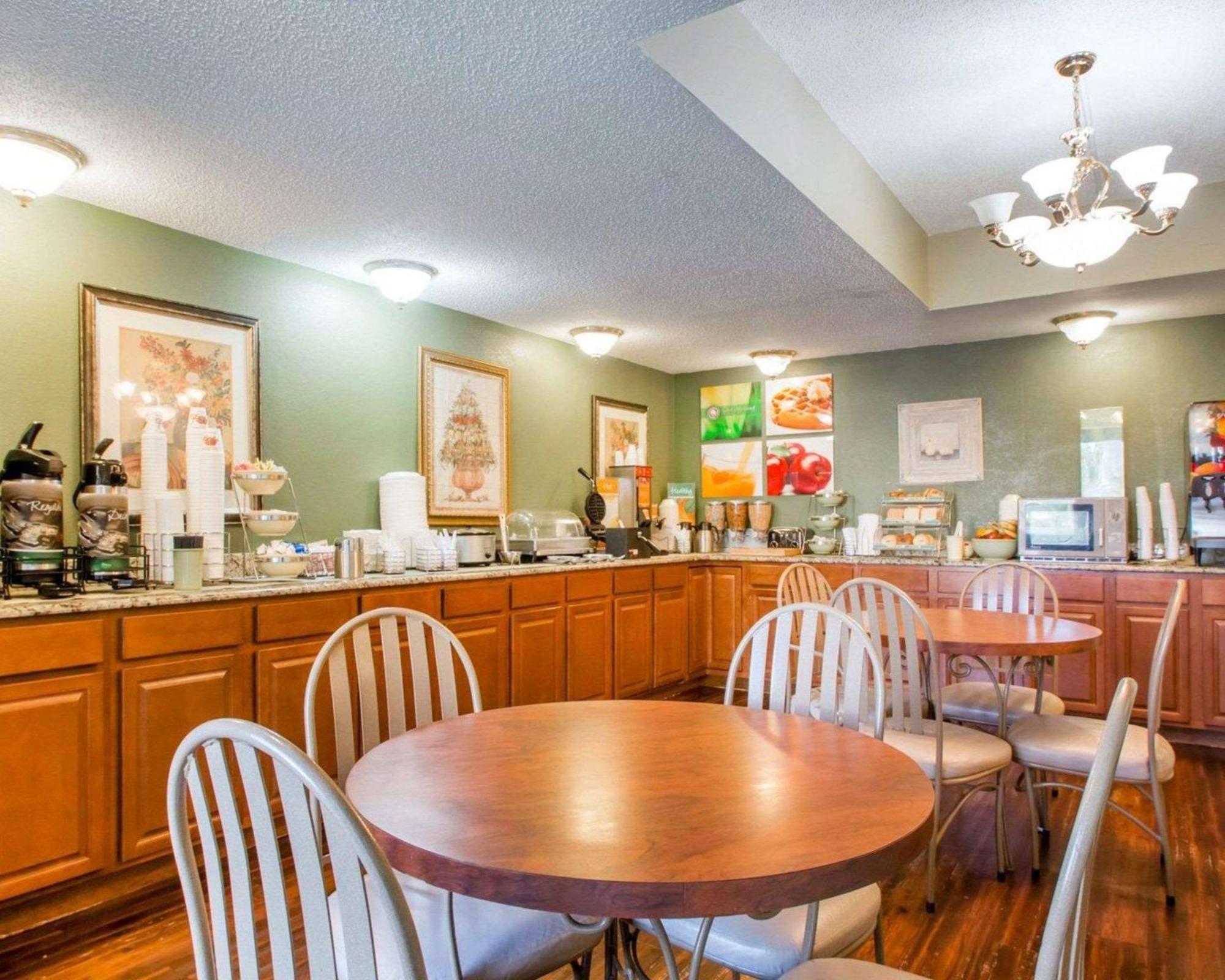 Quality Inn & Suites Ridgeland Bagian luar foto