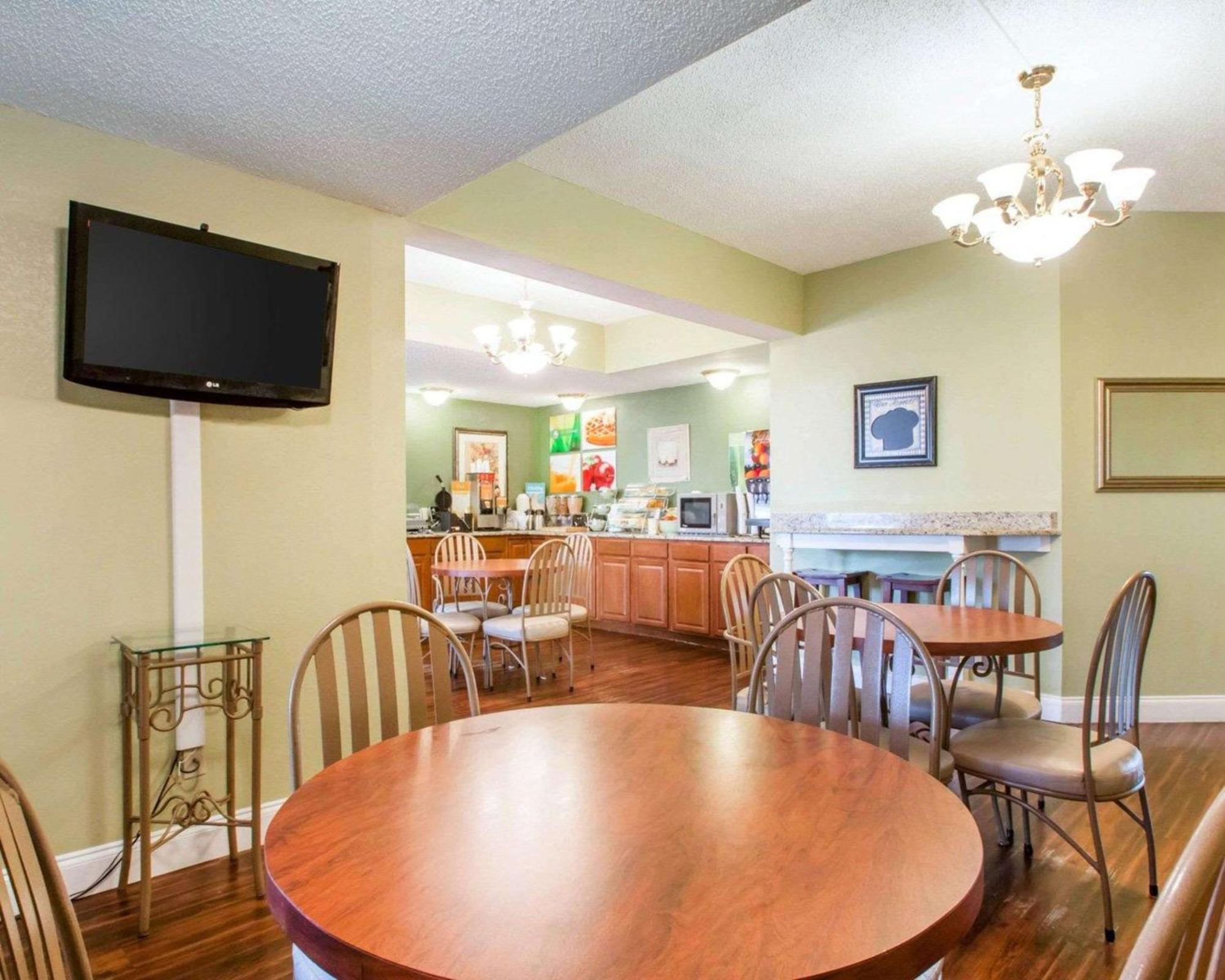 Quality Inn & Suites Ridgeland Bagian luar foto