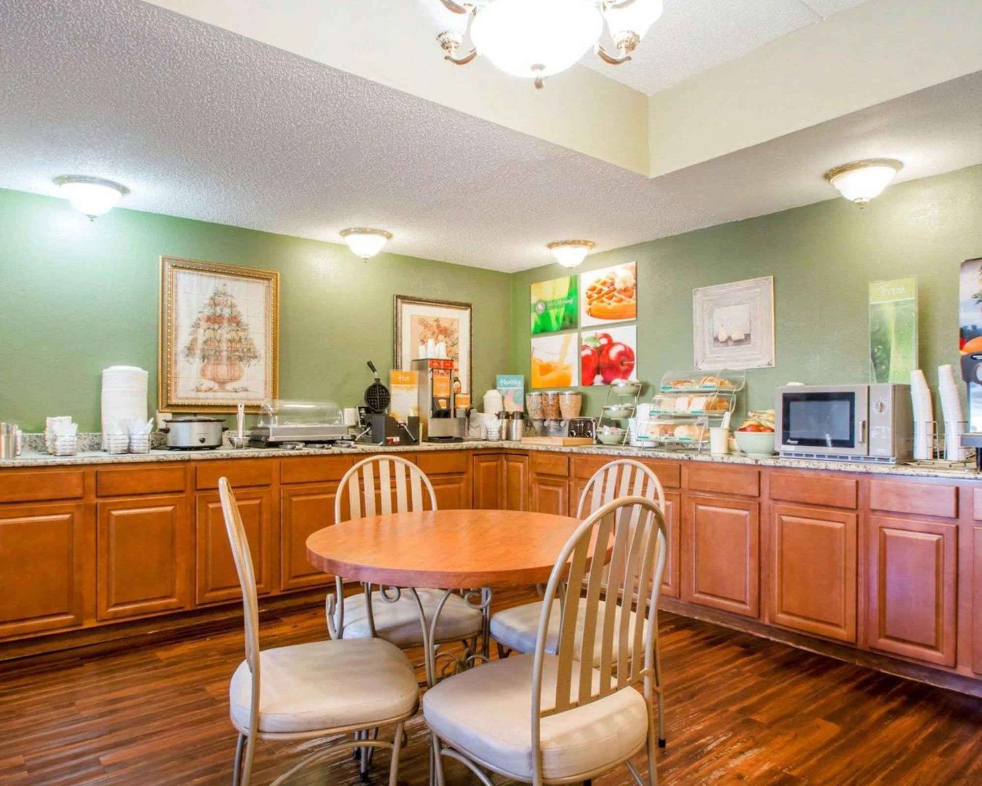 Quality Inn & Suites Ridgeland Bagian luar foto