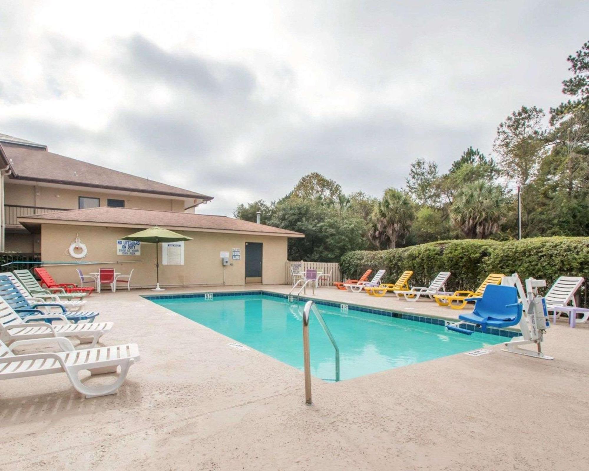 Quality Inn & Suites Ridgeland Bagian luar foto